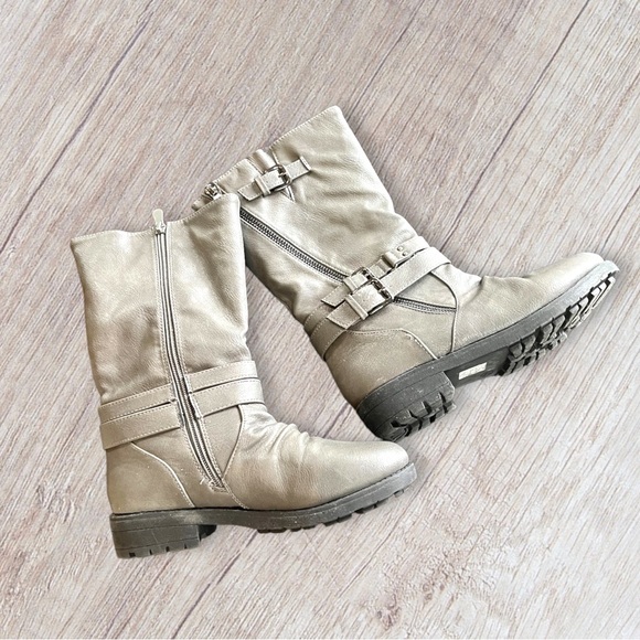 🟢5/$25  Dream pairs Gray Boots 4 - Picture 2 of 16